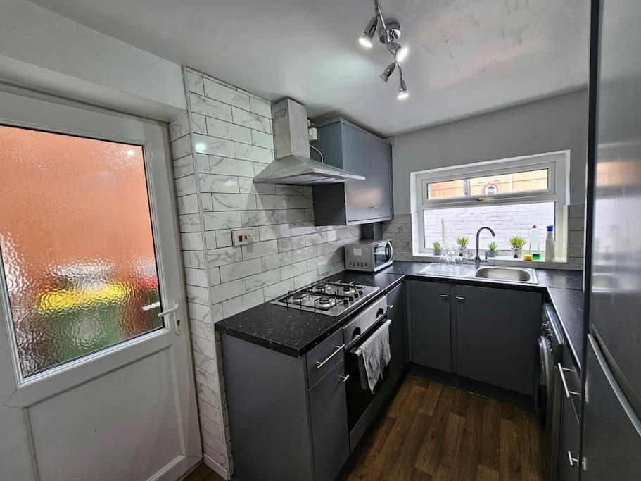 Convenient 3 Bed, Pr1 Near Uclan N Train Station Vila Preston  Exterior foto