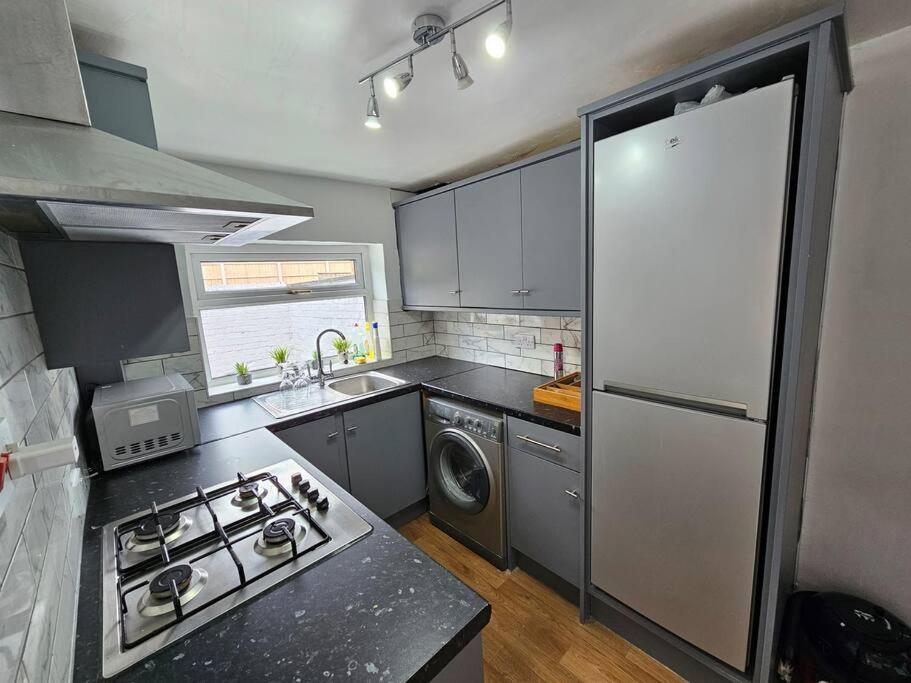 Convenient 3 Bed, Pr1 Near Uclan N Train Station Vila Preston  Exterior foto